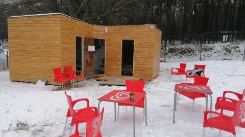 Plaża w Pieckach jest popularna nie tylko latem, jej nowa atrakcja to sauna/fot. mg