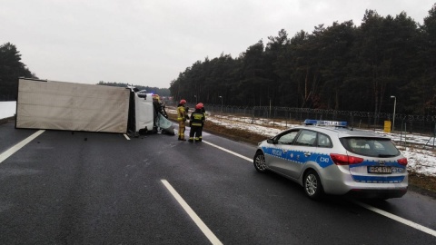 Wypadek na S-10, jedna osoba nie żyje, cztery ranne/fot. materiały policji