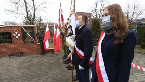 Tablica ku czci płk. Łukasza Cieplińskiego została odsłonięta na terenie Komendy Garnizonu Bydgoszcz/fot. Filip Kowalkowski, mat. UM