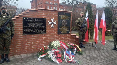 Tablica ku czci płk. Łukasza Cieplińskiego została odsłonięta na terenie Komendy Garnizonu Bydgoszcz/fot. Jolanta Fischer