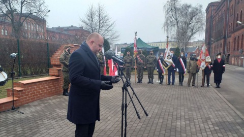 Tablica ku czci płk. Łukasza Cieplińskiego została odsłonięta na terenie Komendy Garnizonu Bydgoszcz/fot. Jolanta Fischer