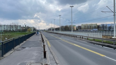 Wiadukt północny na ul. Wojska Polskiego, nad al. Jana Pawła II, w Bydgoszczy, zostanie rozebrany i zbudowany do nowa ze względu na bardzo zły stan techniczny. Fot. Tomasz Kaźmierski