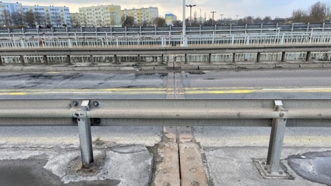 Wiadukt północny na ul. Wojska Polskiego, nad al. Jana Pawła II, w Bydgoszczy, zostanie rozebrany i zbudowany do nowa ze względu na bardzo zły stan techniczny. Fot. Tomasz Kaźmierski