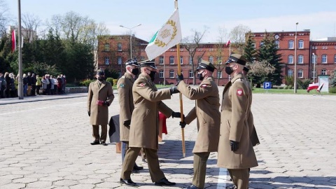 Kwiecień to ważny miesiąc dla 2. Pułku Inżynieryjnego im. Jakuba Jasińskiego z Inowrocławia. 16 kwietnia przypada Święto Wojsk Inżynieryjnych, a 19 kwietni święto inowrocławskiego pułku. Podczas uroczystego apelu wręczono proporzec honorowego tytułu: „Przodujący Pododdział Wojsk Lądowych” dla batalionu pontonowego 2. Pułku Inżynieryjnego./fot.2pinz.wp.mil.pl