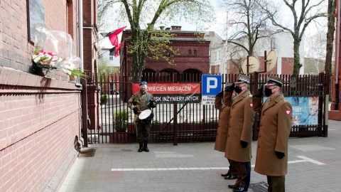 Kwiecień to ważny miesiąc dla 2. Pułku Inżynieryjnego im. Jakuba Jasińskiego z Inowrocławia. 16 kwietnia przypada Święto Wojsk Inżynieryjnych, a 19 kwietni święto inowrocławskiego pułku. Podczas uroczystego apelu wręczono proporzec honorowego tytułu: „Przodujący Pododdział Wojsk Lądowych” dla batalionu pontonowego 2. Pułku Inżynieryjnego./fot.2pinz.wp.mil.pl