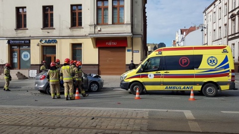Wypadek u zbiegu ulic Dworcowej i Unii Lubelskiej./fot. Bydgoszcz 998