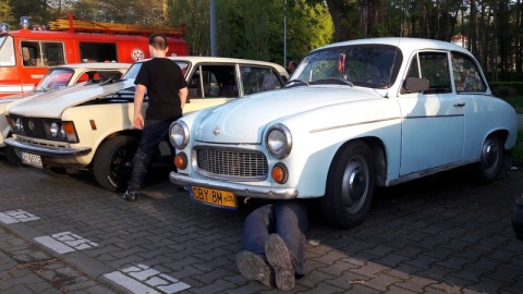 Stylowe, stare auta prezentowały się na parkingu przed Torbydem./fot. Tatiana Adonis