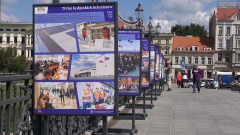 7 dekad historii kształcenia inżynierów w Bydgoszczy przedstawia wystawa, którą otwarto na Moście Staromiejskim w Bydgoszczy. /fot. Janusz Wiertel