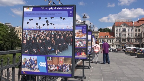 7 dekad historii kształcenia inżynierów w Bydgoszczy przedstawia wystawa, którą otwarto na Moście Staromiejskim w Bydgoszczy. /fot. Janusz Wiertel