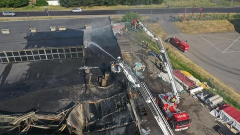 Pożar w hali produkcyjnej w miejscowości Kowalewo koło Szubina./fot. Bydgoszcz 998