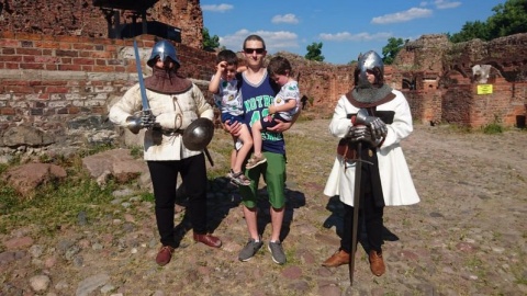 Pokazy fechtunku i walk rycerskich w ruinach zamku krzyżackiego w Toruniu. /fot. Michał Zaręba