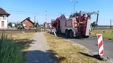 Niebezpieczny wypadek na przejeździe kolejowym niedaleko Jeżewa w powiecie świeckim. Fot. Marcin Doliński