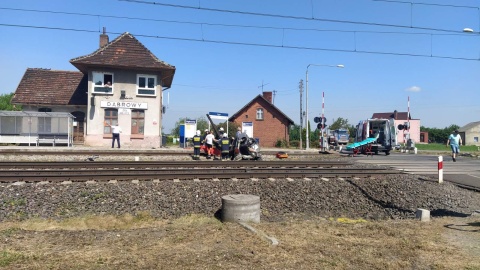 Niebezpieczny wypadek na przejeździe kolejowym niedaleko Jeżewa w powiecie świeckim. Fot. Marcin Doliński