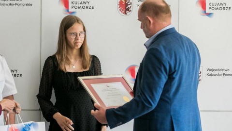 Marszałek Piotr Całbecki spotkał się w Toruniu z finalistami XX edycji Ogólnopolskiego Konkursu „Poznajemy Parki Krajobrazowe Polski”./fot. Andrzej Goinski