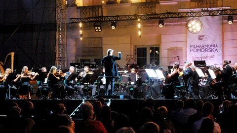 Nastąpiło uroczyste odsłonięcie tabliczki z nazwą placu, Krzysztofa Pendereckiego, zabrzmiały przemowy a po nich specjalny, penerowy koncert. Fot. Magda Jasińska