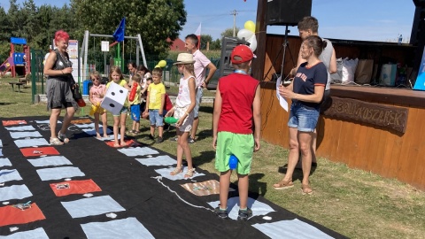 W Żabienku mieszka około stu osób, które na piknikach rodzinnych świetnie się ze sobą bawią. Fot. Krystian Makowski