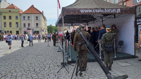 Msza święta, a po niej uroczystość na Rynku Nowomiejskim. Tak Toruń uczcił Święto Wojska Polskiego, obchodzone w 101. rocznicę bitwy warszawskiej. Fot. Adriana Andrzejewska-Kuras