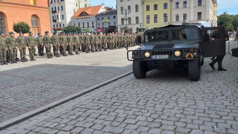 Msza święta, a po niej uroczystość na Rynku Nowomiejskim. Tak Toruń uczcił Święto Wojska Polskiego, obchodzone w 101. rocznicę bitwy warszawskiej. Fot. Adriana Andrzejewska-Kuras