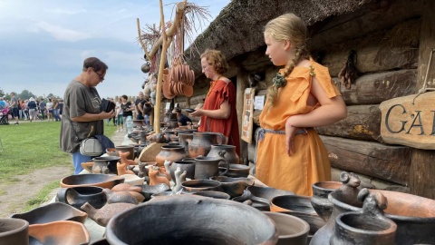 „Powrót do przeszłości” – to hasło przyświeca XXVI edycji Festynu Archeologicznego, który od lat organizowany jest w Muzeum Archeologicznym w Biskupinie./fot. Tomasz Kaźmierski