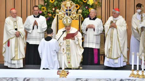 Papież włączył do grona błogosławionych kard. Stefana Wyszyńskiego i Matkę Elżbietę Czacką. Fot. PAP/Radek Pietruszka