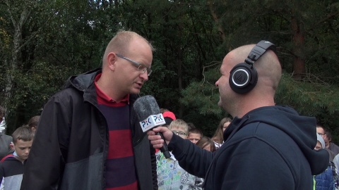 Dzieci z SP w Krąplewicach badały jakość wody jeziora i sprzątały las./fot. Janusz Wiertel