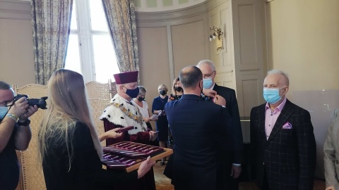 Medale dla zasłużonych pracowników Uniwersytetu Kazimierza Wielkiego w Bydgoszczy. Fot. Monika Siwak