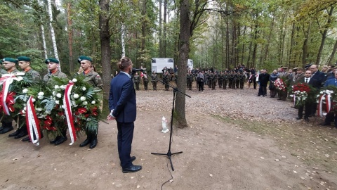W leśnej mogile w Gródku koło Świecia nad Wisłą pochowano uroczyście trzech żołnierzy, którzy zginęli tu we wrześniu 1939 roku. Fot. Marcin Doliński