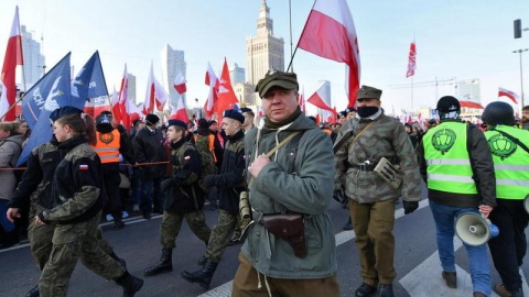 Uczestnicy Marszu Niepodległości w Warszawie. Marsz pod hasłem „Niepodległość nie na sprzedaż” przejdzie ulicami Warszawy w kierunku Stadionu Narodowego. Trwają obchody Święta Niepodległości. fot. PAP/Leszek Szymański