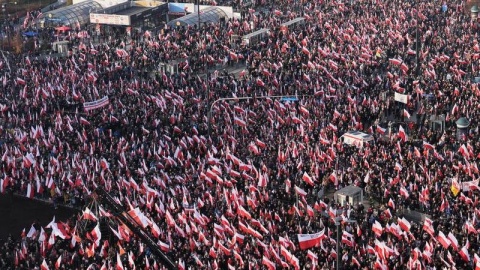 Uczestnicy Marszu Niepodległości w Warszawie. Marsz pod hasłem „Niepodległość nie na sprzedaż” przejdzie ulicami Warszawy w kierunku Stadionu Narodowego. Trwają obchody Święta Niepodległości. fot. PAP/Leszek Szymański