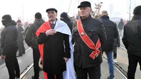 Uczestnicy Marszu Niepodległości w Warszawie. Marsz pod hasłem „Niepodległość nie na sprzedaż” przejdzie ulicami Warszawy w kierunku Stadionu Narodowego. Trwają obchody Święta Niepodległości. fot. PAP/Leszek Szymański