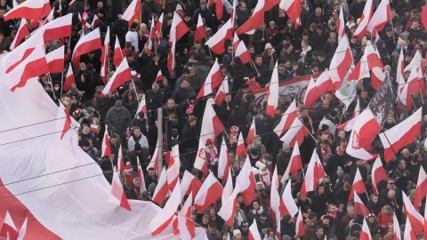 Uczestnicy Marszu Niepodległości w Warszawie. Marsz pod hasłem „Niepodległość nie na sprzedaż” przejdzie ulicami Warszawy w kierunku Stadionu Narodowego. Trwają obchody Święta Niepodległości. fot. PAP/Leszek Szymański