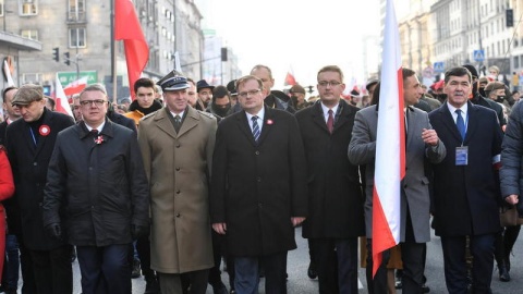 Uczestnicy Marszu Niepodległości w Warszawie. Marsz pod hasłem „Niepodległość nie na sprzedaż” przejdzie ulicami Warszawy w kierunku Stadionu Narodowego. Trwają obchody Święta Niepodległości. fot. PAP/Leszek Szymański