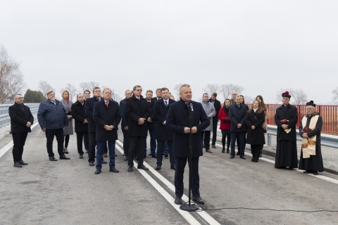 Sam obiekt oraz drogi dojazdowe zostały wykonane tak, by w przyszłości mogły stanowić część obwodnicy Kruszwicy w ciągu drogi krajowej nr 62. Fot. KPUW