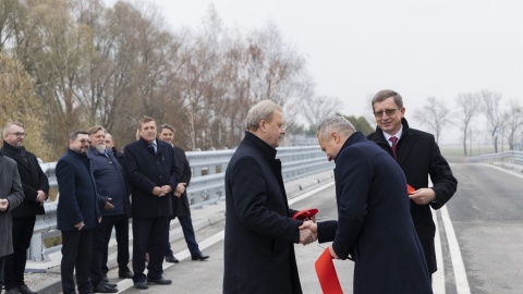 Sam obiekt oraz drogi dojazdowe zostały wykonane tak, by w przyszłości mogły stanowić część obwodnicy Kruszwicy w ciągu drogi krajowej nr 62. Fot. KPUW