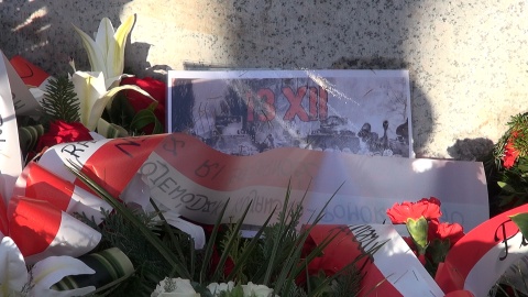 Obelisk 13 grudnia przed kościołem oo. Jezuitów (jw)