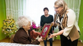 Ci seniorzy są życiową lekcją historii. Byli świadkami odradzania się Polski