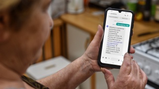 Bydgoski telefon dla seniorów. Można dzwonić i rozmawiać o szczepieniach