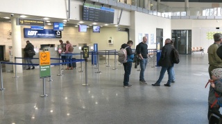 Nawet kilka godzin spędzą na lotnisku. Kwarantanna dla przyjeżdżających do Polski