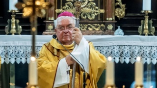 Papież Franciszek przyjął rezygnację biskupa bydgoskiego Jana Tyrawy. Powód