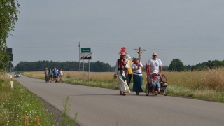 Wytyczne GIS: pielgrzymki do 300 osób, nie licząc w pełni zaszczepionych