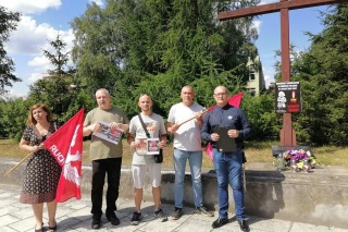 Żaden naród nie zapomina ludobójstwa. Znicze pod krzyżem wołyńskim