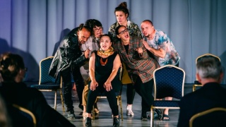 Pomnik niemożliwy i słynne obiekty Kantora. Latający Teatr na Klamrze