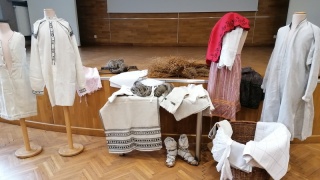 Zajęcia dla dorosłych w Muzeum Etnograficznym w Toruniu. Temat główny to len