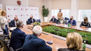 Umowy RPO: przedsiębiorczość, termomodernizacja i nowe obiekty sportowe