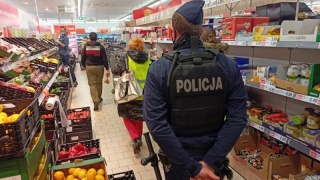 Czy klienci sklepów w Osielsku noszą maseczki Kontrola Sanepidu i policji