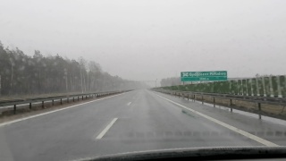 Deszcz i mokry śnieg będzie zamarzać. Lodowisko na drogach w regionie