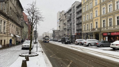 Sypnęło śniegiem na Kujawach i Pomorzu Uwaga na drogach [zdjęcia, wideo]