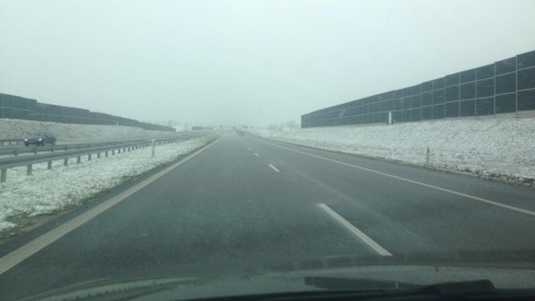 Zablokowana droga S5 w Kołaczkowie koło Szubina. Kłopoty z powodu śniegu