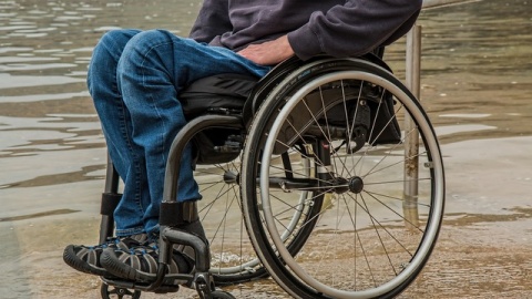 Niepełnosprawni będą mogli wypożyczyć niezbędny sprzęt. Ruszy specjalna placówka