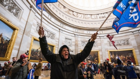 Atak na amerykański parlament. Jedna osoba ciężko ranna po postrzale